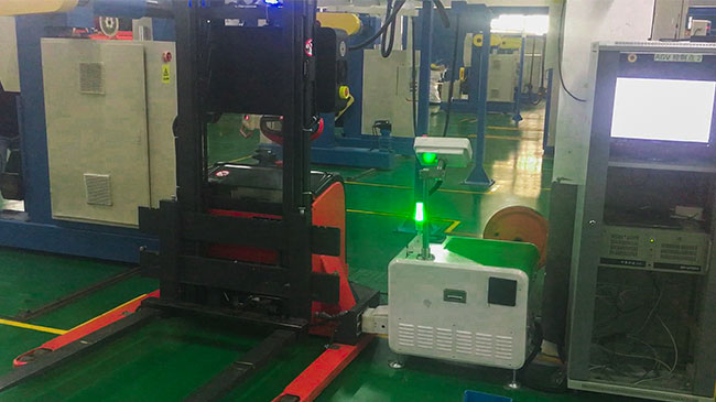 Chargement lourd à guidage laser 2.9m des chariots élévateurs 1500kg d'AGV se soulevant pour l'empilement de palette