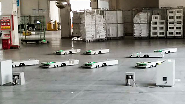 Tracteur Driverless de tunnel de conseils de rail de manière du chariot un de transfert d'AGV de robots pour l'industrie en plastique